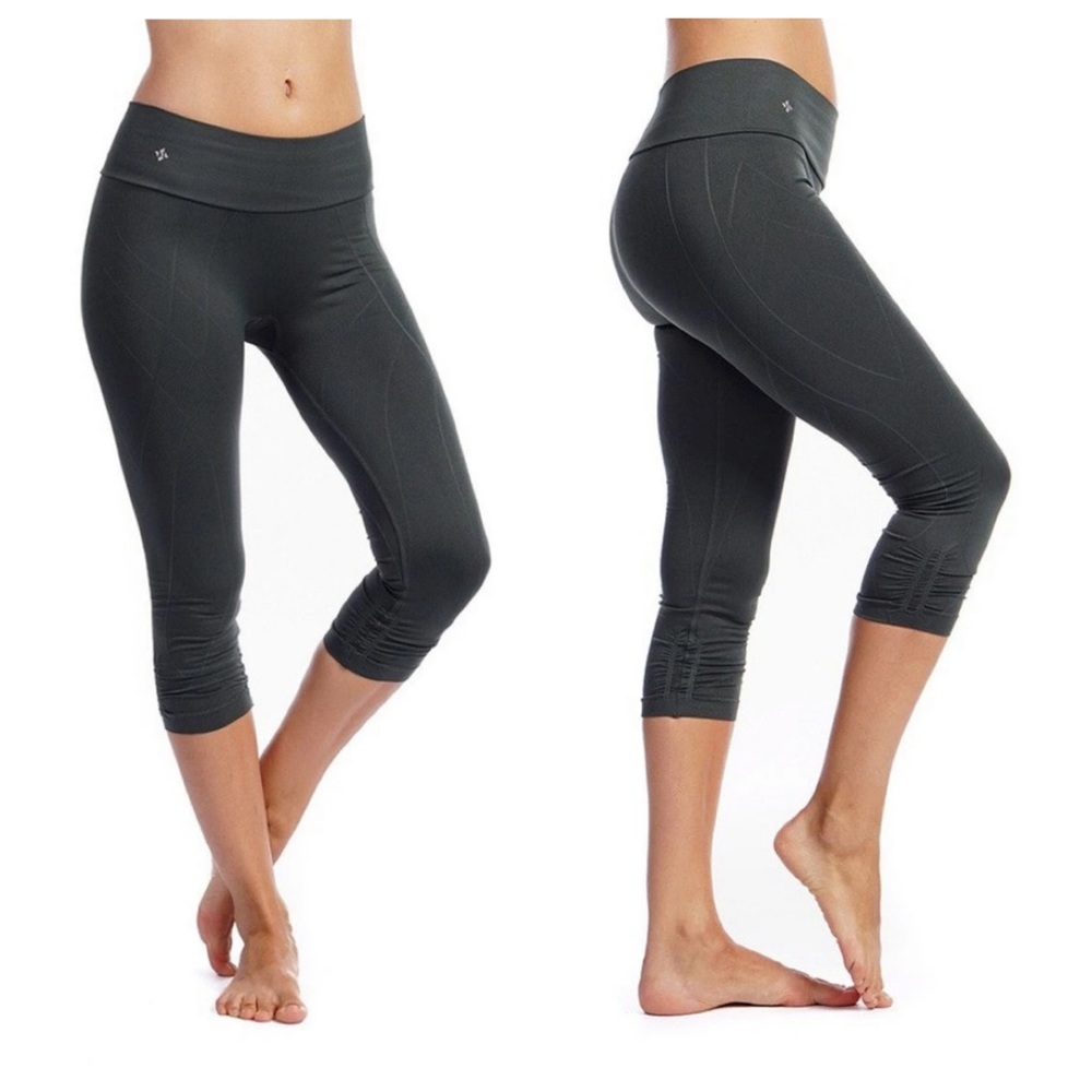 NUX Gray Capri Moisture-Wicking Stretch Leggings NWT NEW